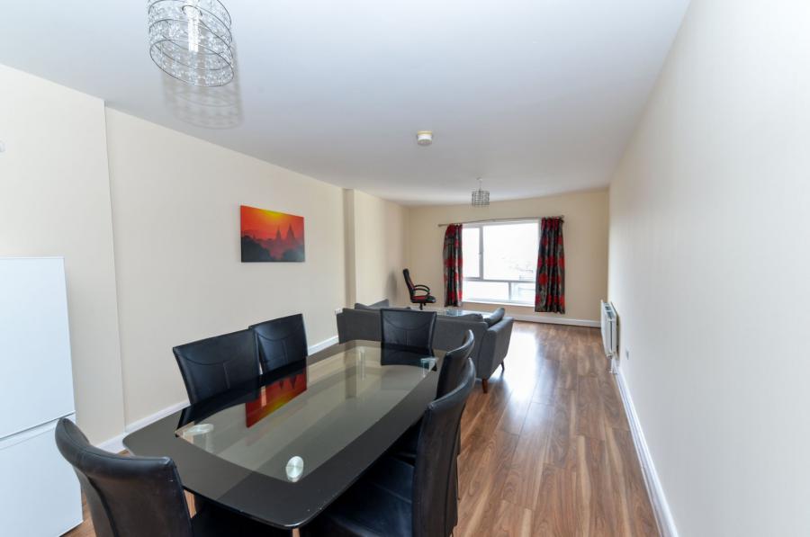 712 College Court Central, King Street