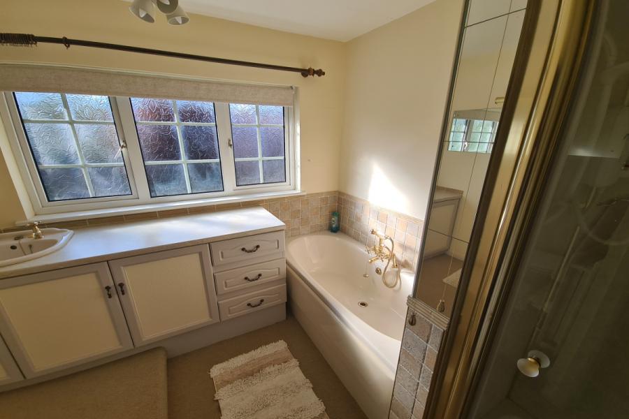 36 Roddens Crescent