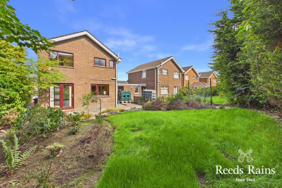 86 Trossachs Drive