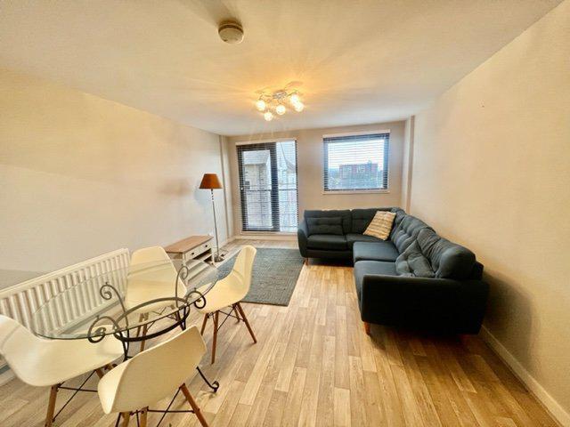 Apartment 6 17, Queens Square