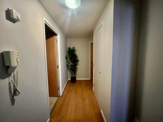 Apartment 6 17, Queens Square