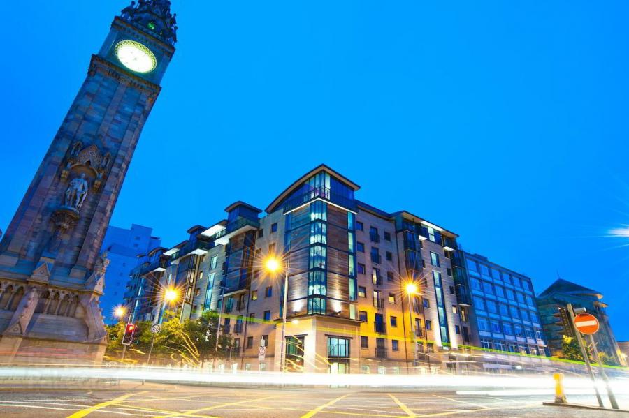 Apartment 11 17, Queens Square