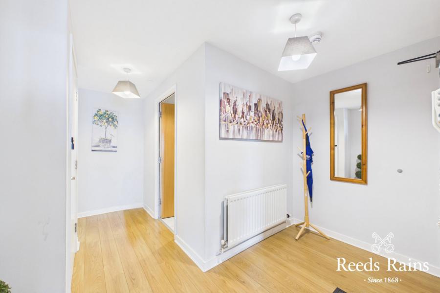 Apartment 11 17, Queens Square