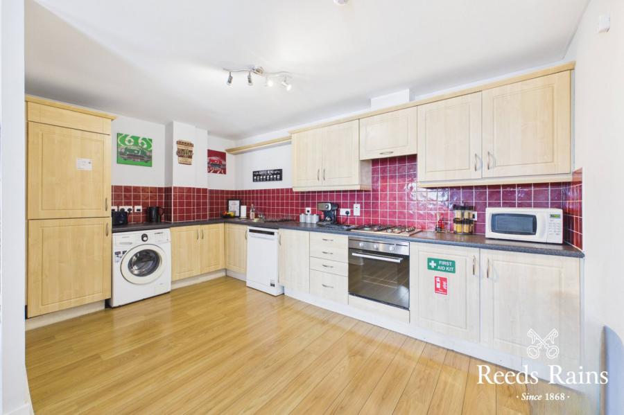 Apartment 11 17, Queens Square