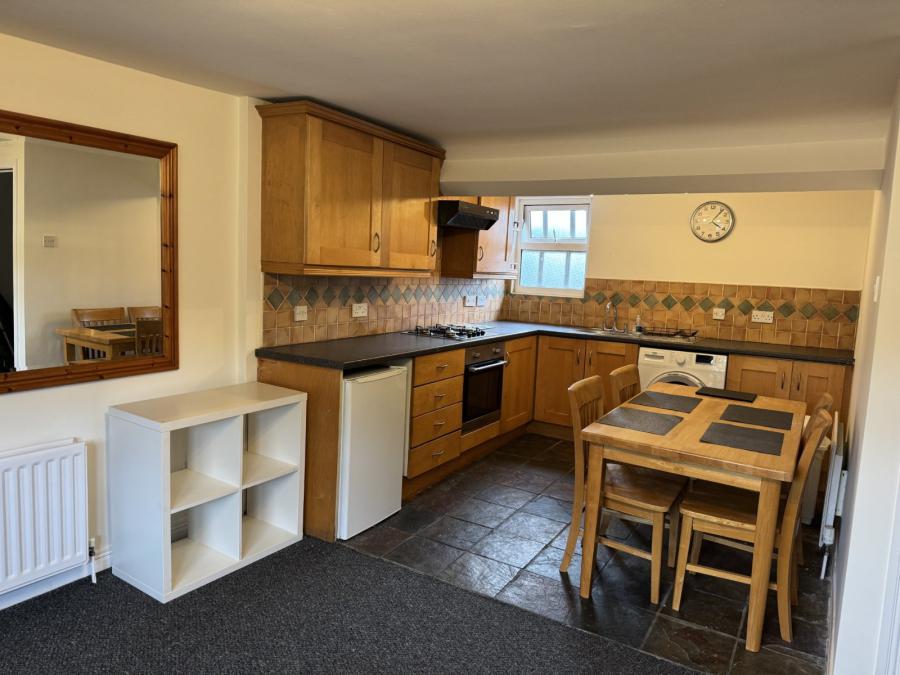 143b, Lisburn Road