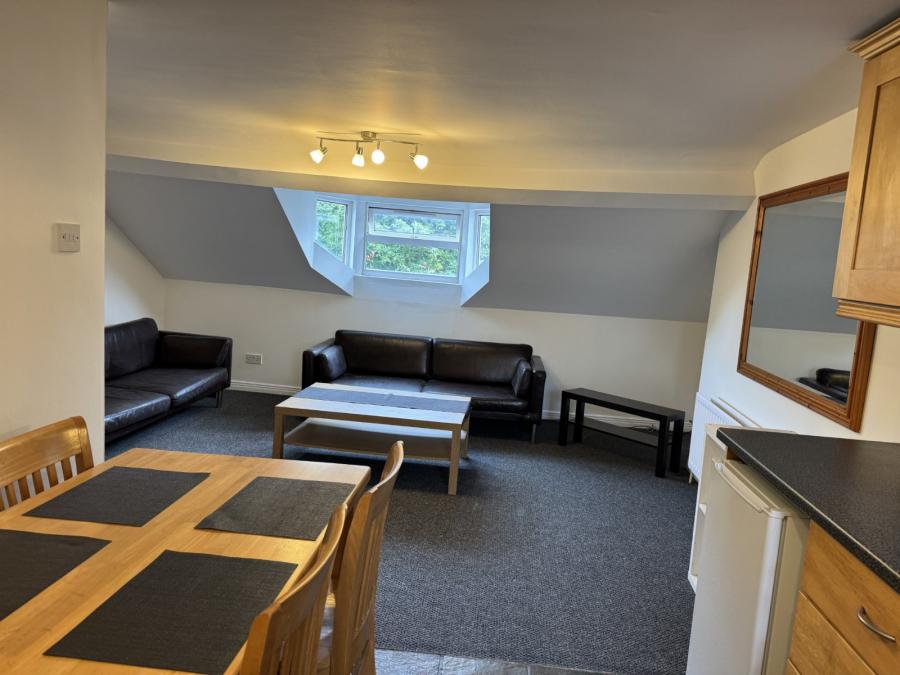 143b, Lisburn Road