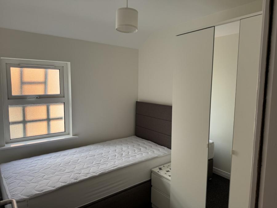 143b, Lisburn Road