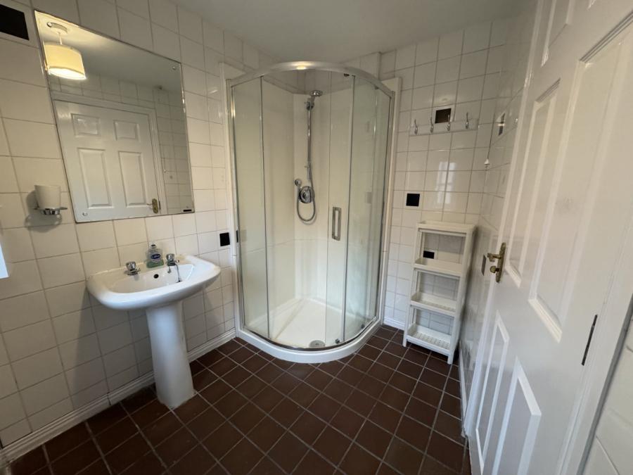 143b, Lisburn Road