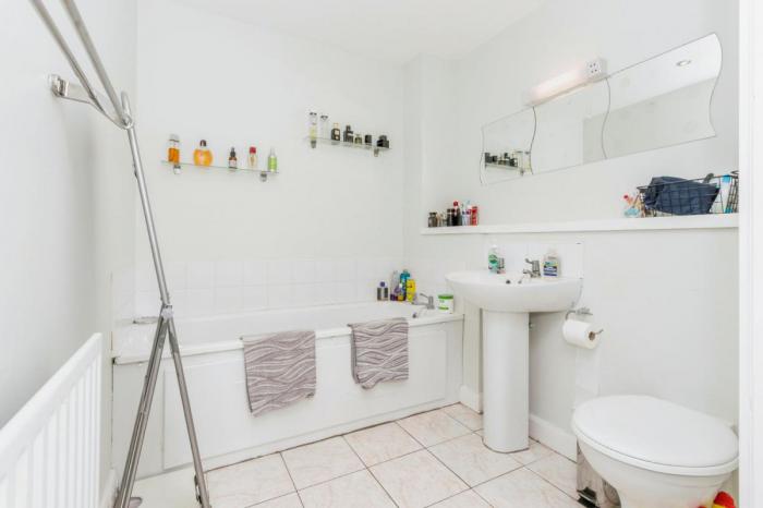 Apartment 805, College Court Central
