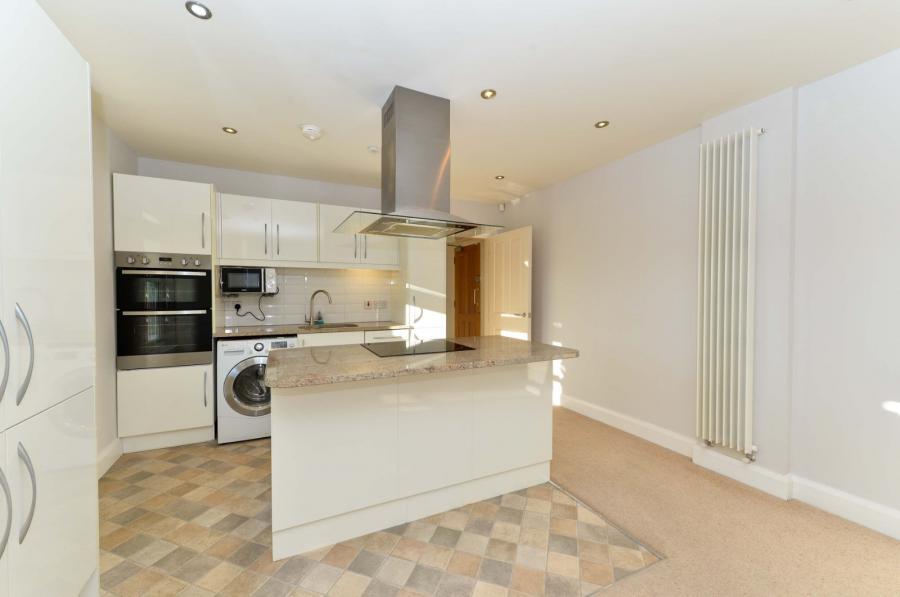 Apartment 40 Sandown Manor