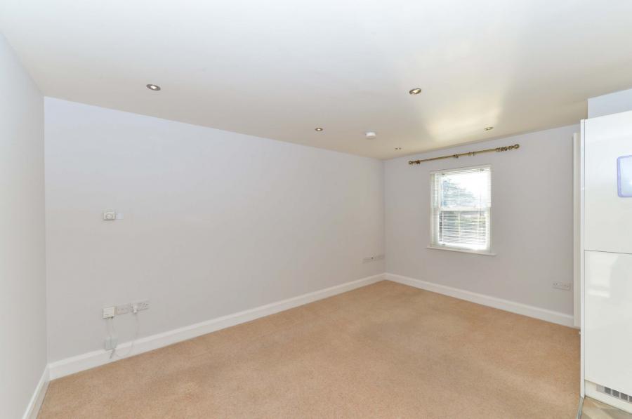 Apartment 40 Sandown Manor