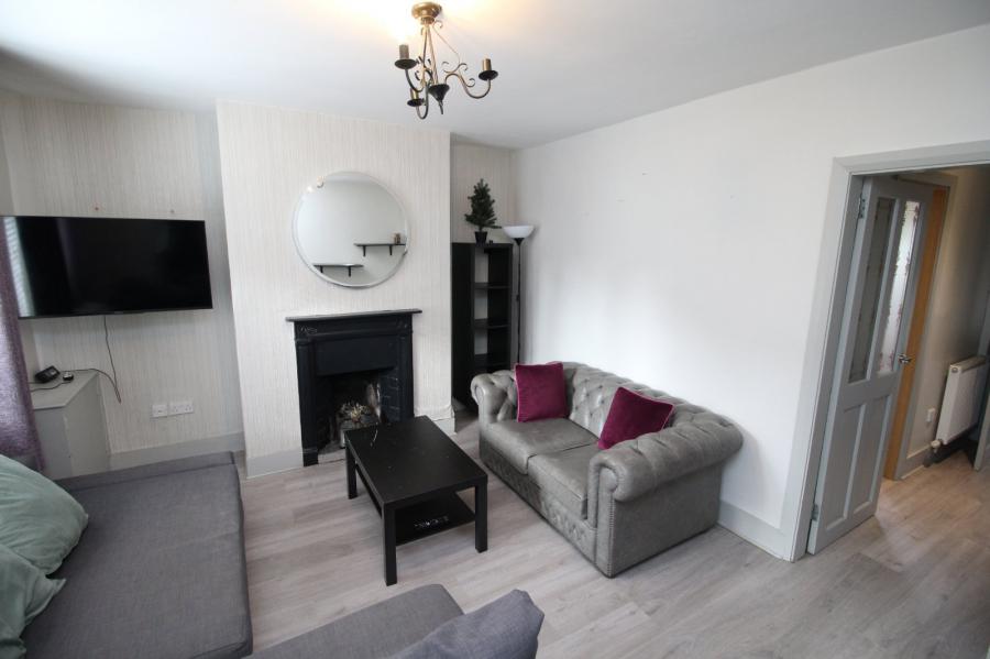 15 Whitehall Gardens