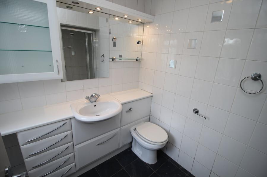 15 Whitehall Gardens