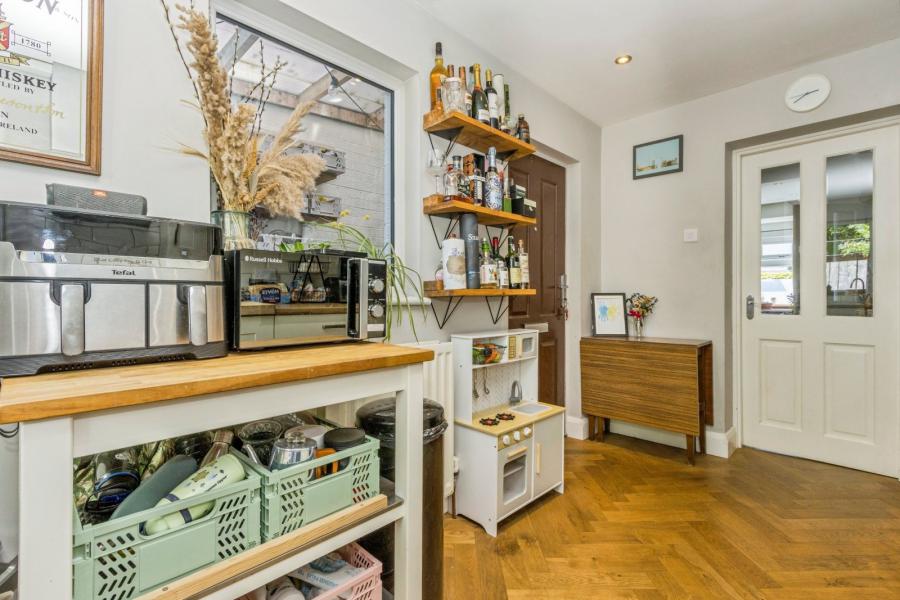 68 Rosebery Road