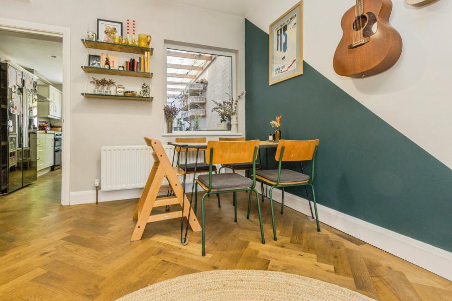 68 Rosebery Road