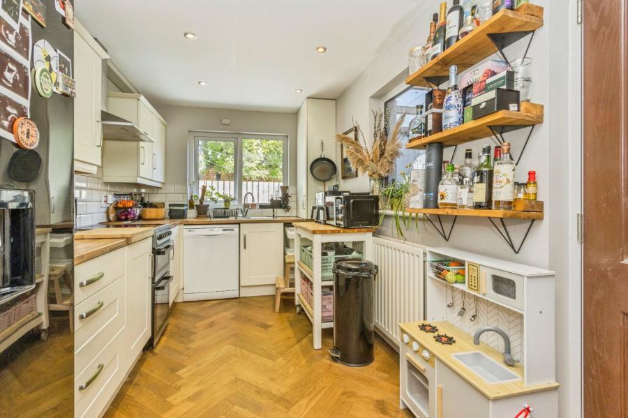 68 Rosebery Road