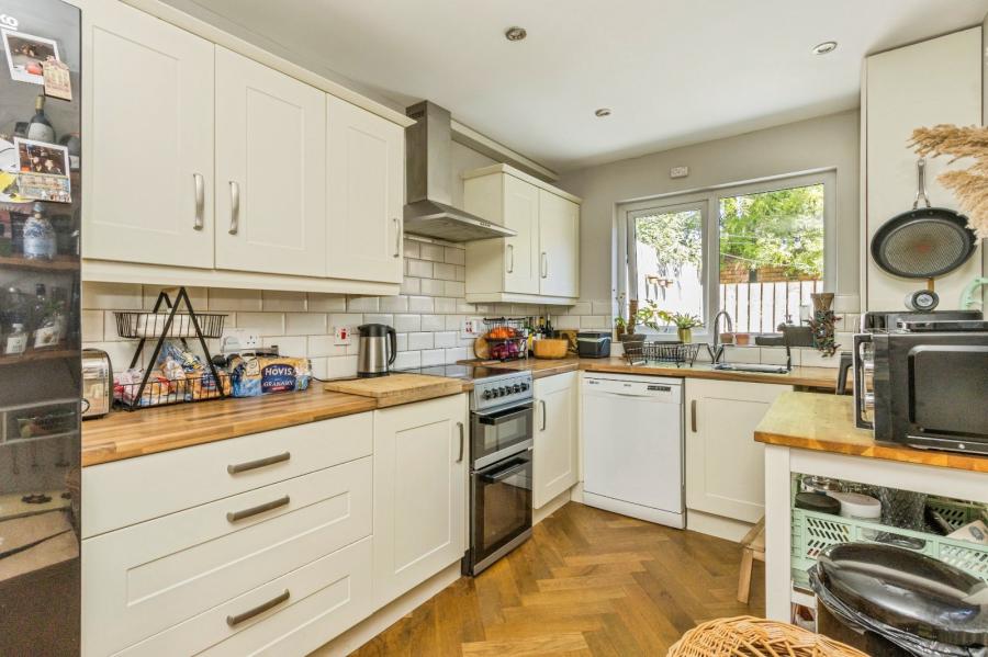 68 Rosebery Road