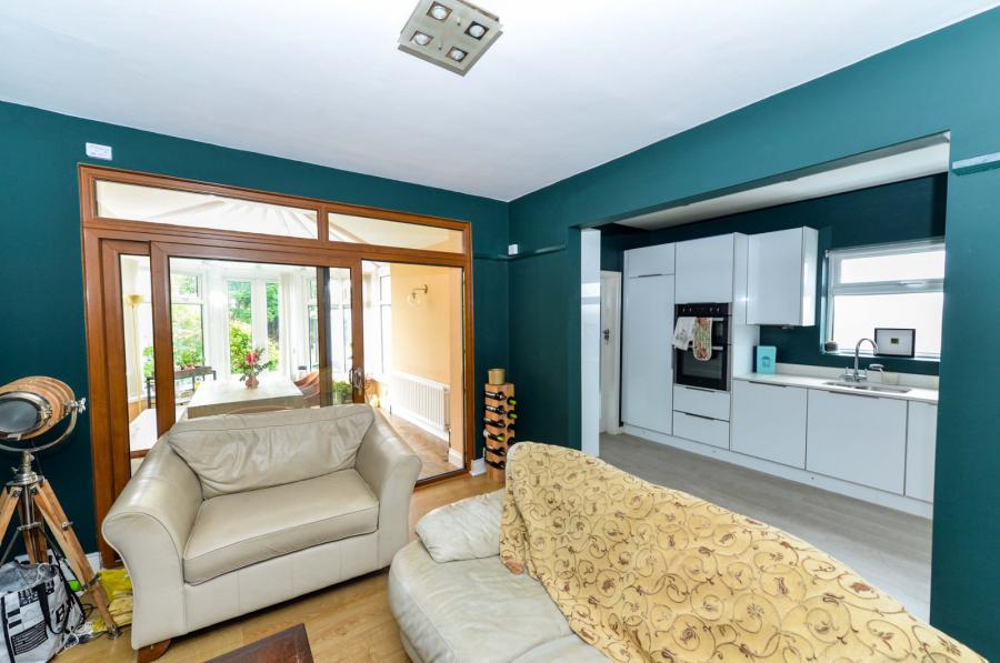 11 Thornhill Park