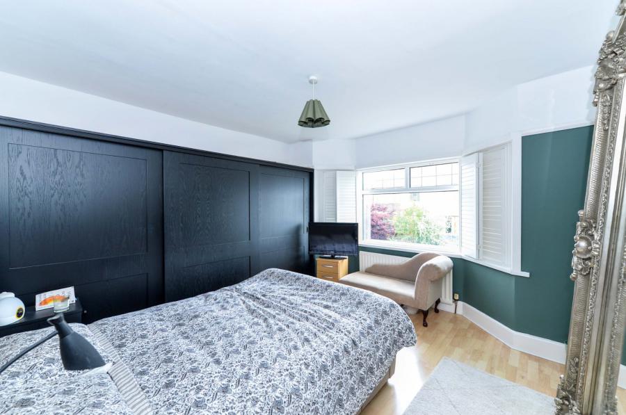 11 Thornhill Park