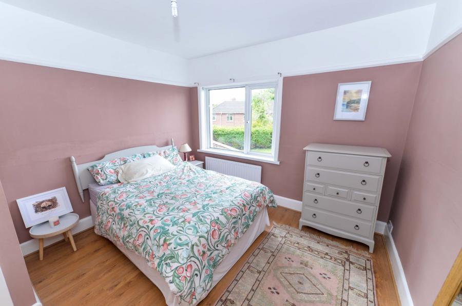 11 Thornhill Park