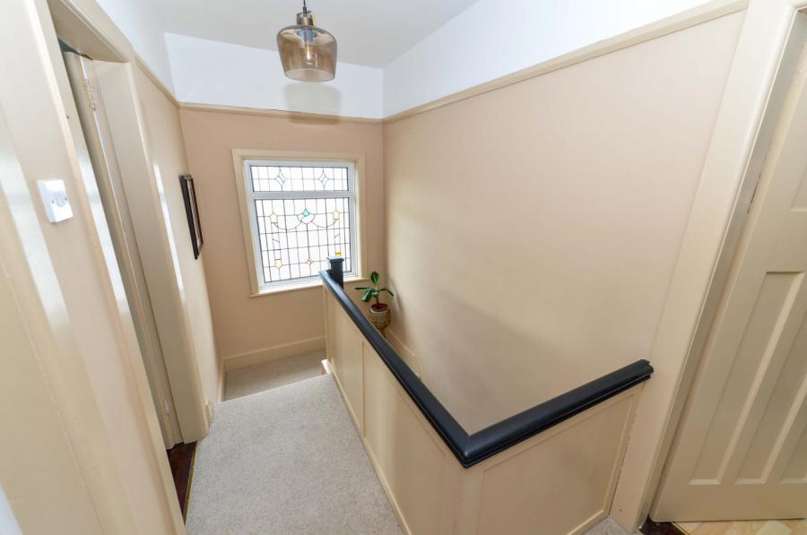 11 Thornhill Park