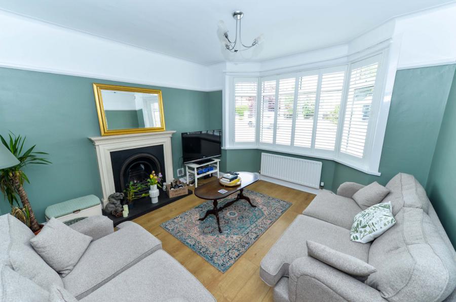 11 Thornhill Park