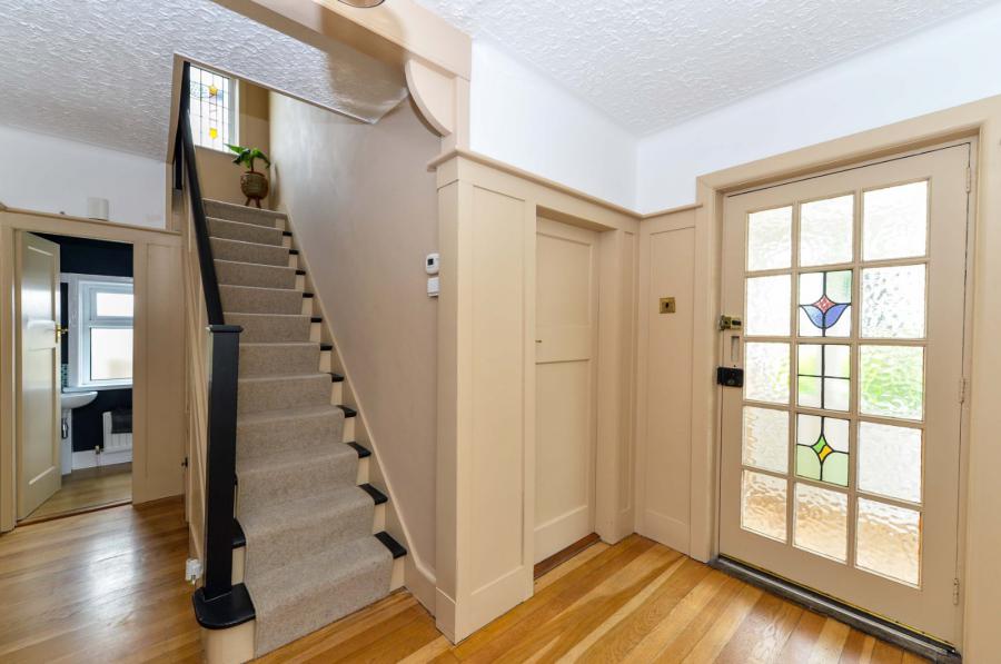 11 Thornhill Park