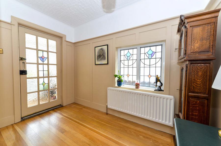 11 Thornhill Park