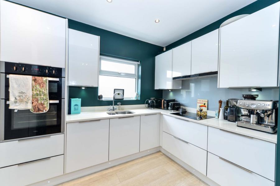 11 Thornhill Park