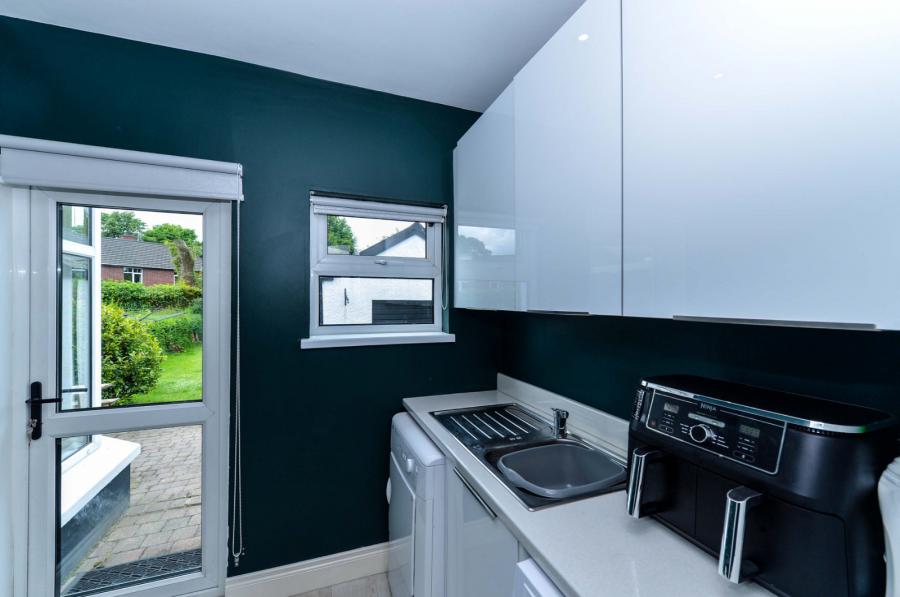 11 Thornhill Park