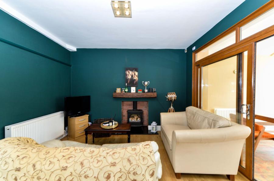 11 Thornhill Park