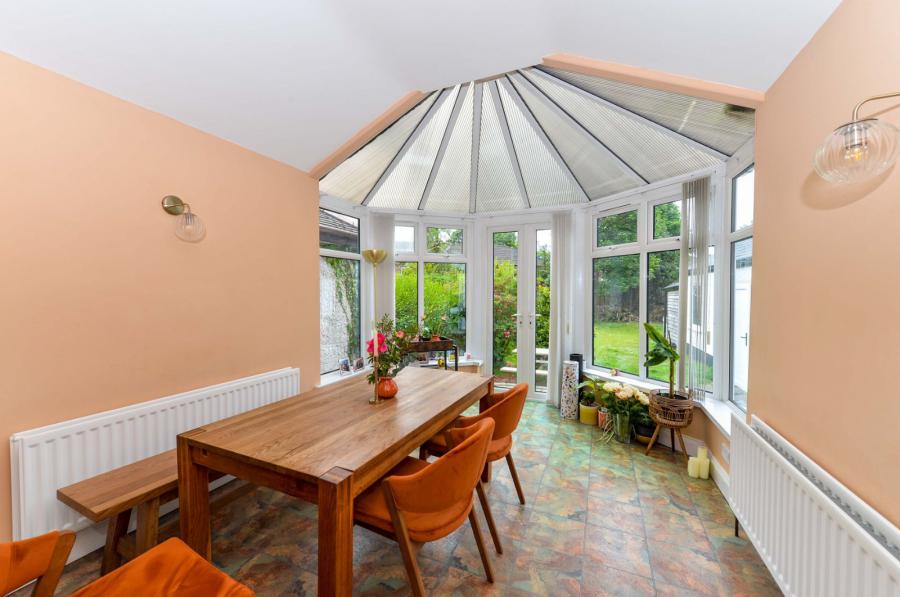 11 Thornhill Park