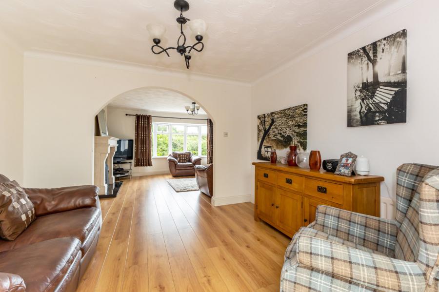 24 Crossgar Road East