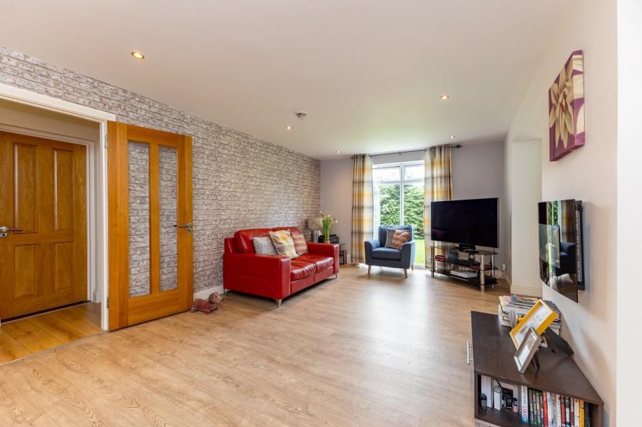 24 Crossgar Road East