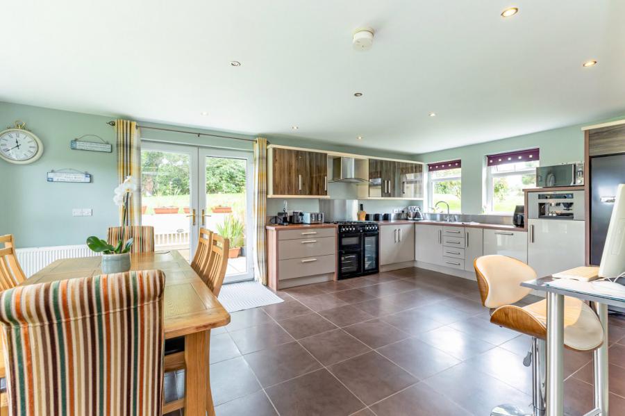 24 Crossgar Road East