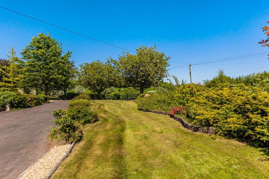 24 Crossgar Road East