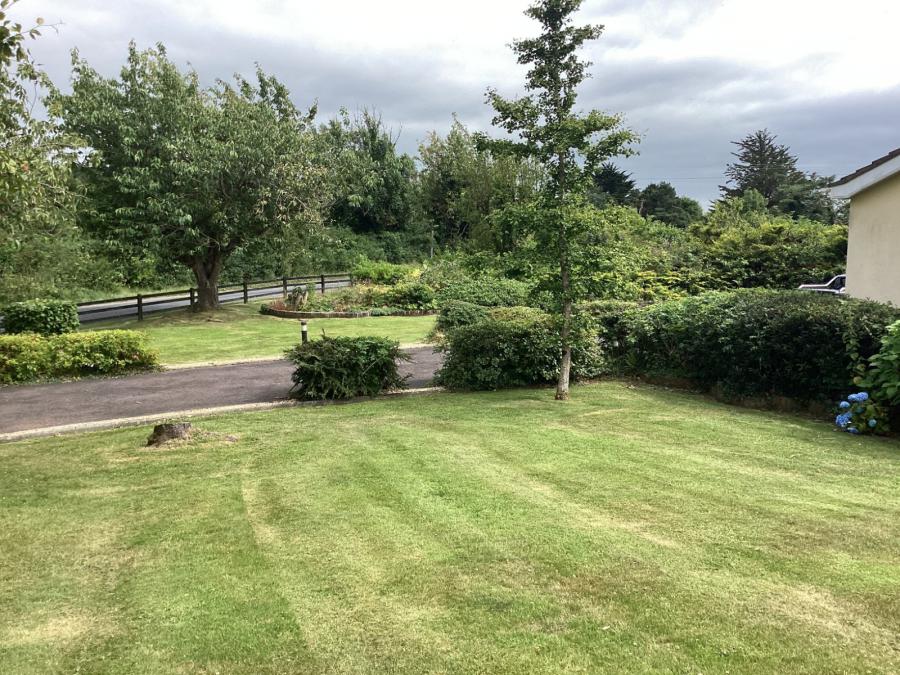 24 Crossgar Road East