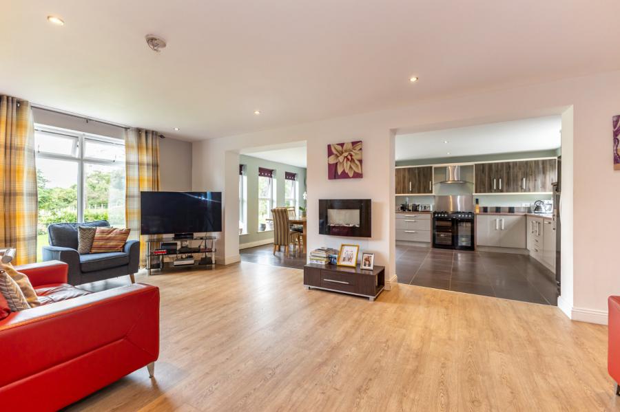 24 Crossgar Road East