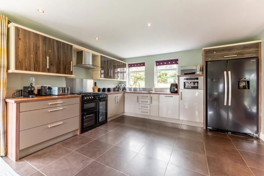24 Crossgar Road East