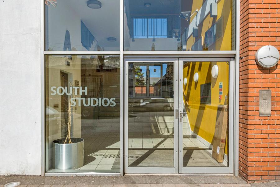 Apartment 7 South Studios, Tates Avenue