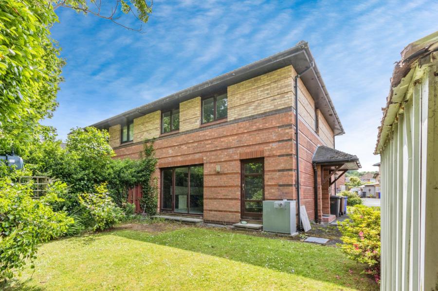 20 Briarwood Park
