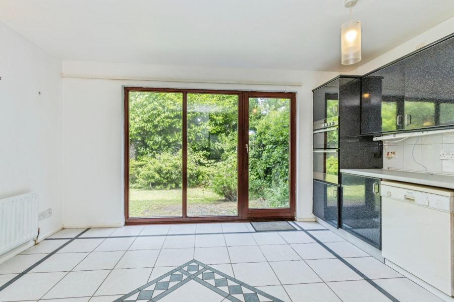 20 Briarwood Park