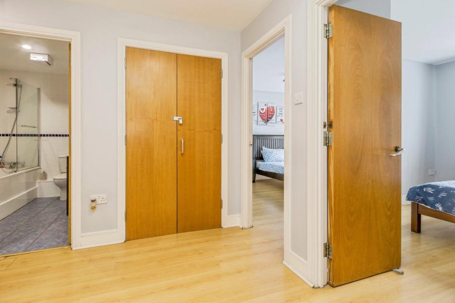 Flat 2 South Studios, 85 Tates Avenue