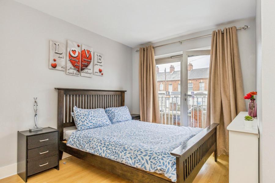 Flat 2 South Studios, 85 Tates Avenue