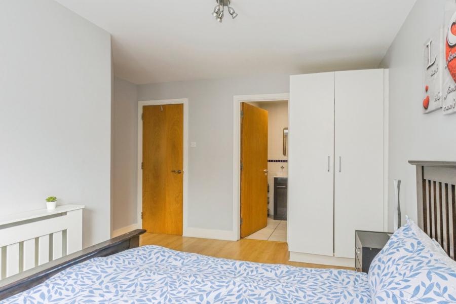 Flat 2 South Studios, 85 Tates Avenue