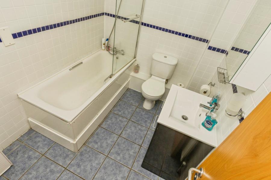Flat 2 South Studios, 85 Tates Avenue