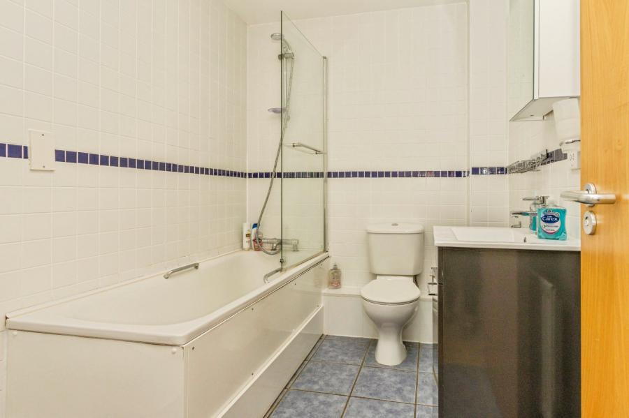 Flat 2 South Studios, 85 Tates Avenue