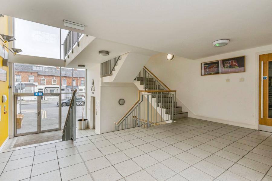 Flat 2 South Studios, 85 Tates Avenue