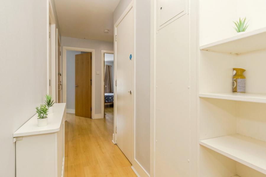 Flat 2 South Studios, 85 Tates Avenue