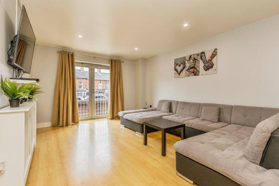 Flat 2 South Studios, 85 Tates Avenue